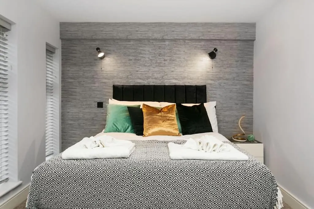 Awesome 1 Bedroom Flat In Twickenham